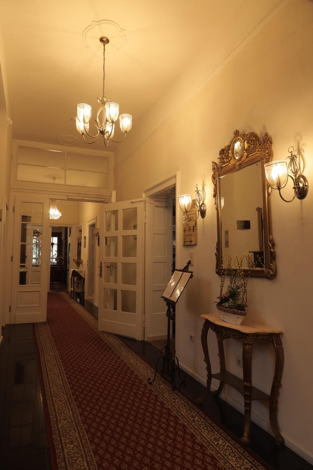 Hotel Weisses Haus Бад Кисинген Екстериор снимка