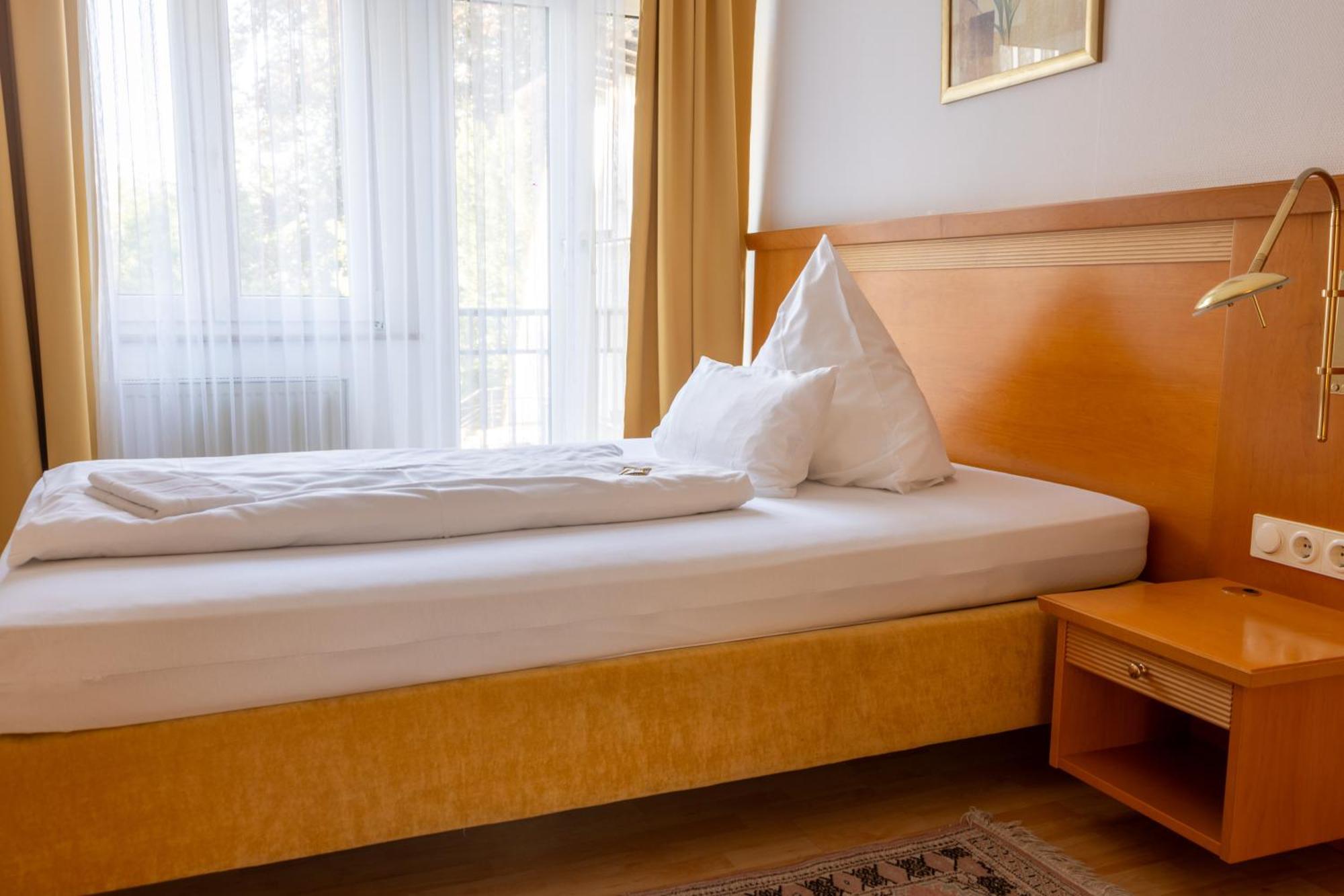 Hotel Weisses Haus Бад Кисинген Екстериор снимка