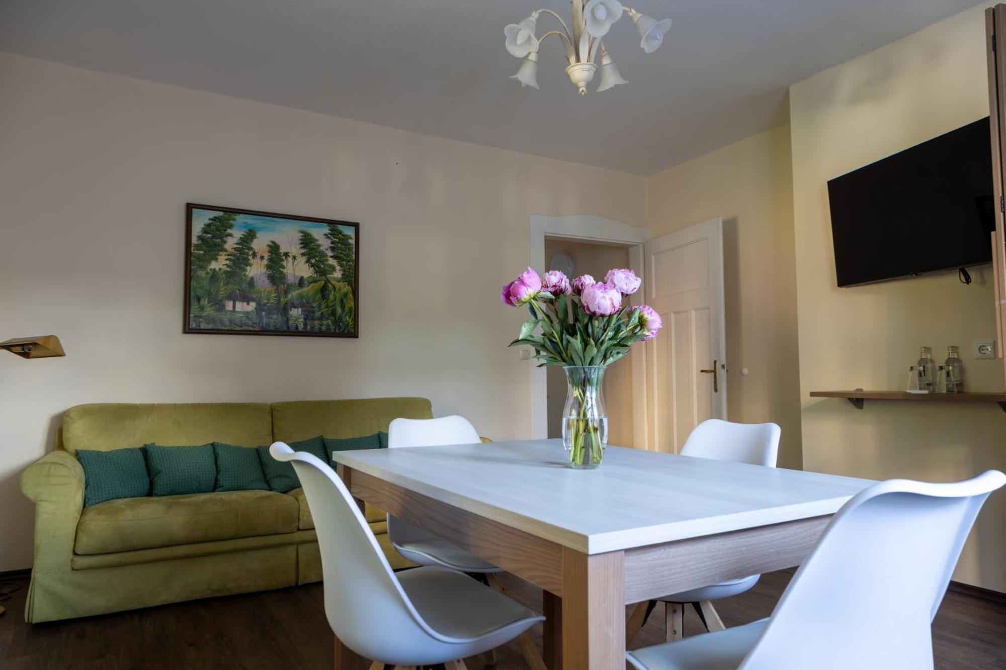 Hotel Weisses Haus Бад Кисинген Екстериор снимка