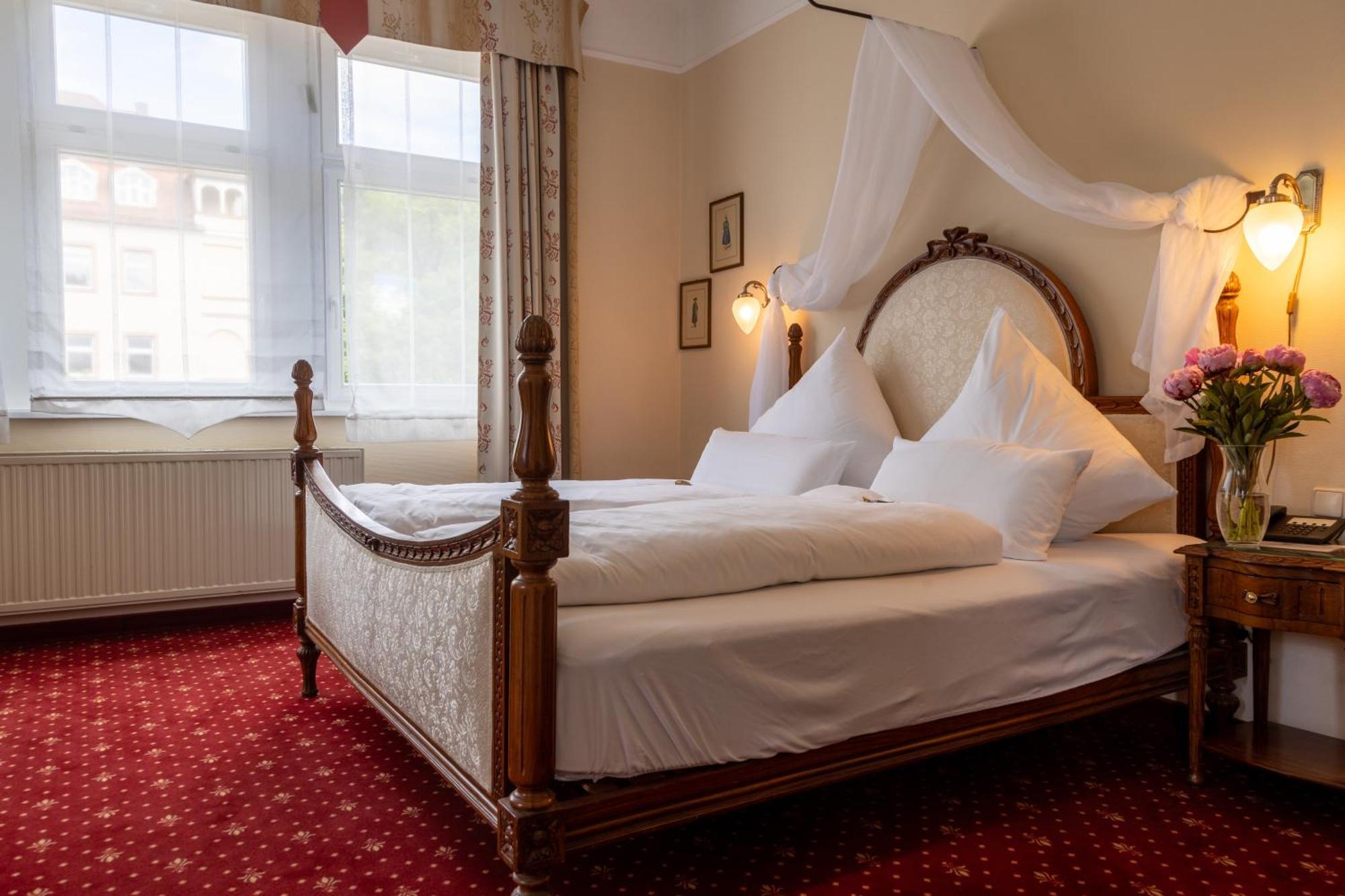 Hotel Weisses Haus Бад Кисинген Екстериор снимка