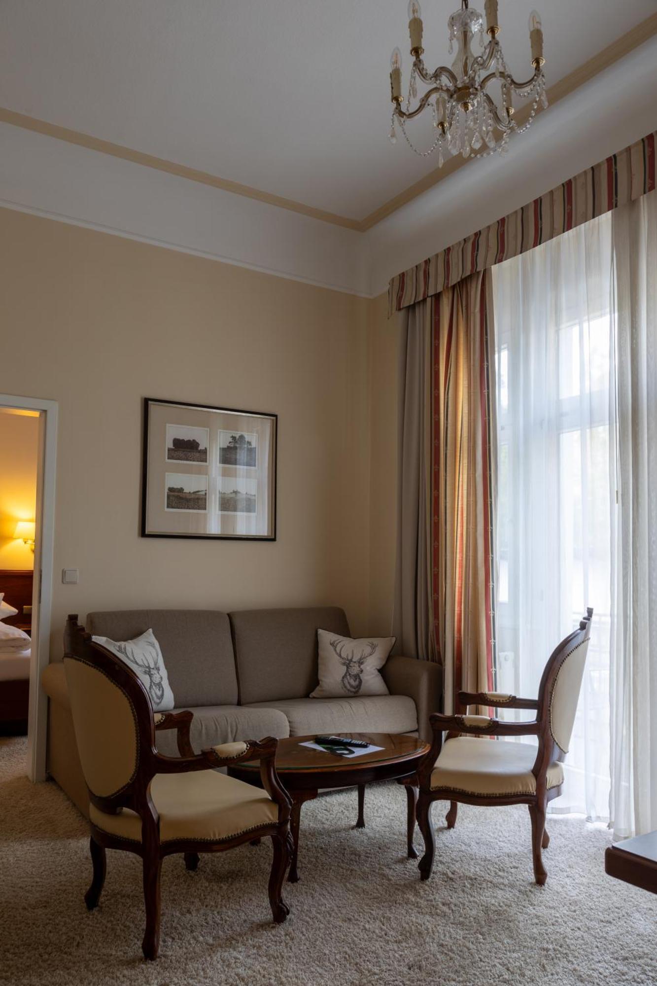 Hotel Weisses Haus Бад Кисинген Екстериор снимка