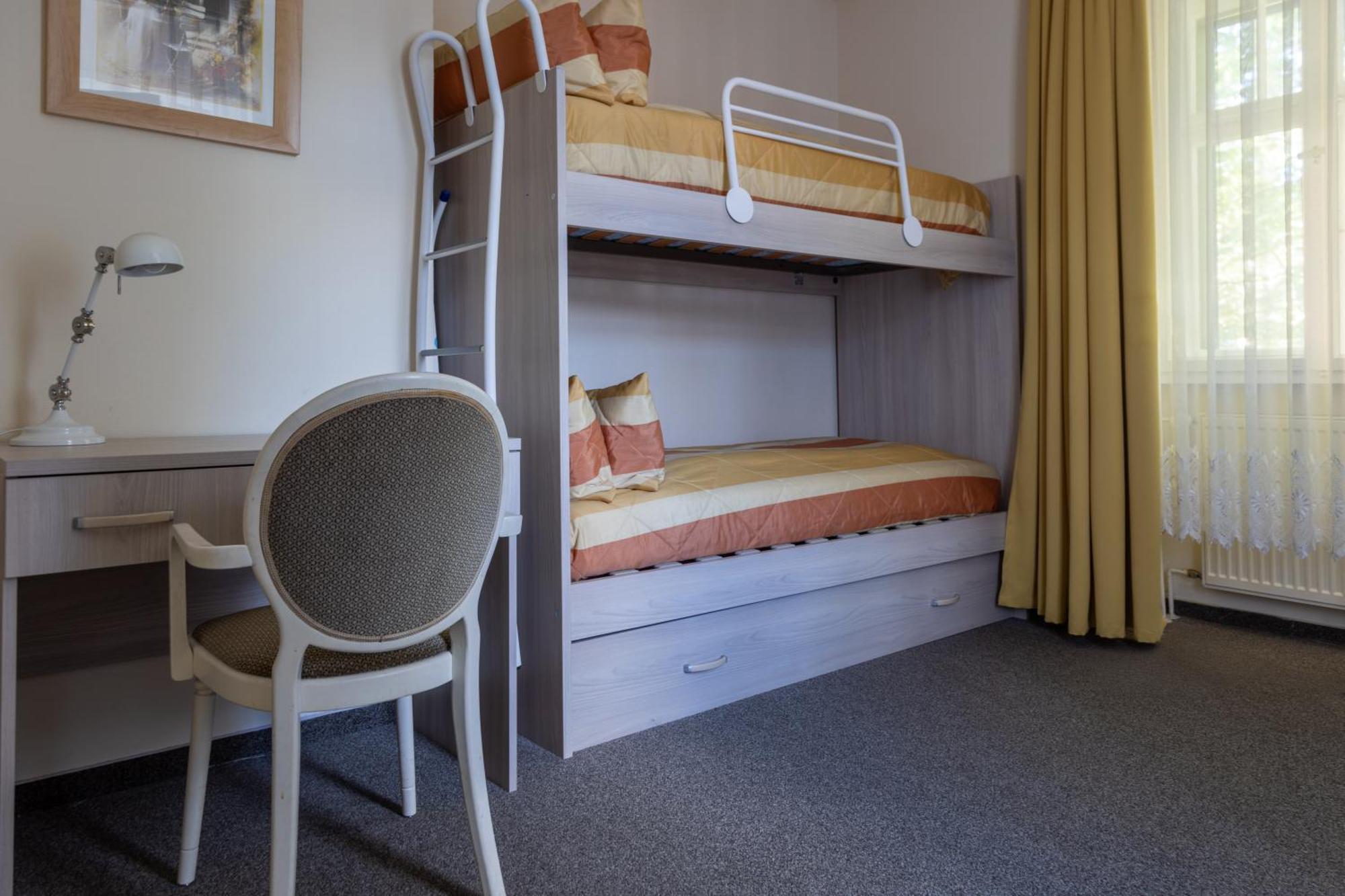 Hotel Weisses Haus Бад Кисинген Екстериор снимка