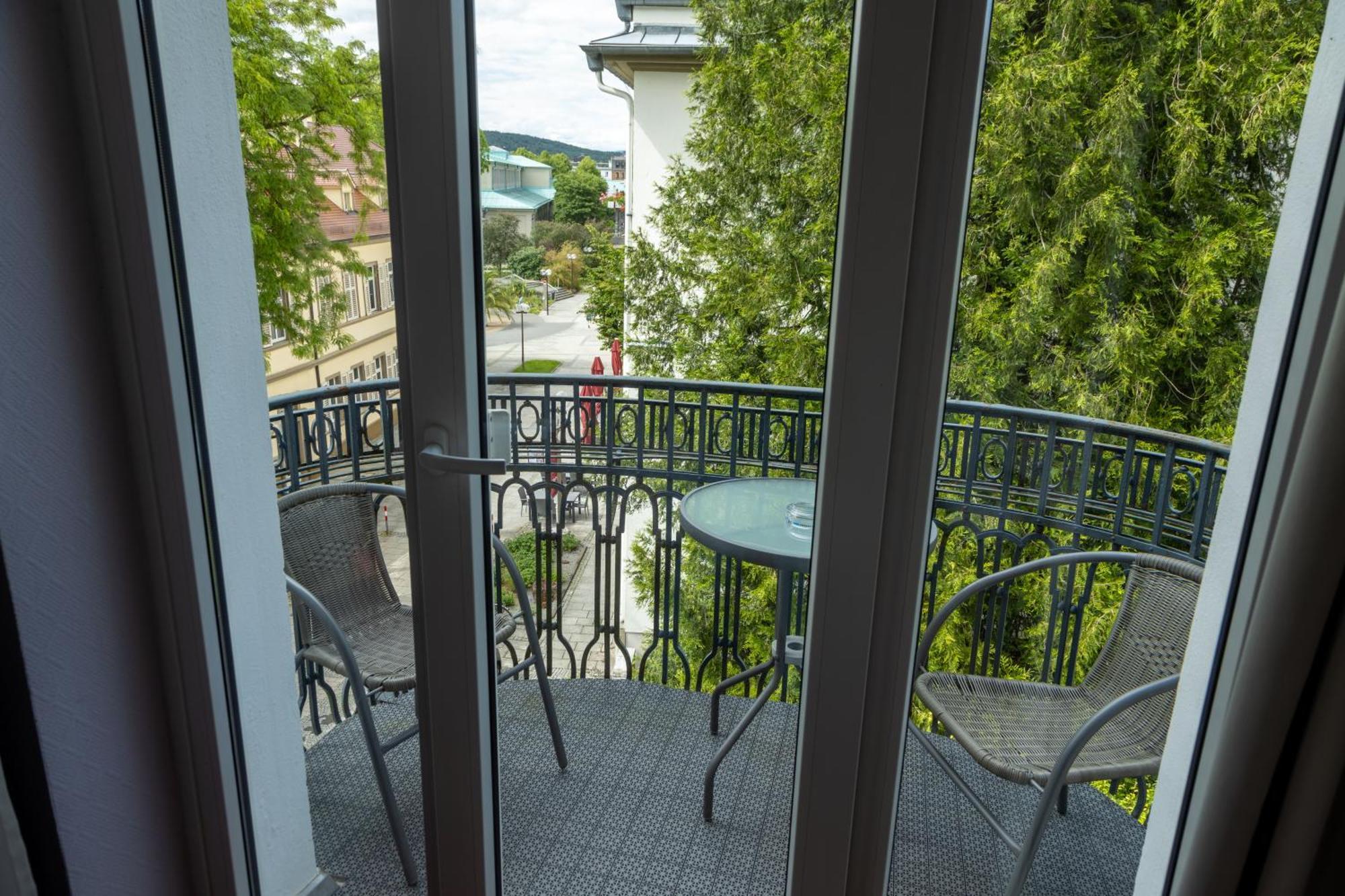 Hotel Weisses Haus Бад Кисинген Екстериор снимка