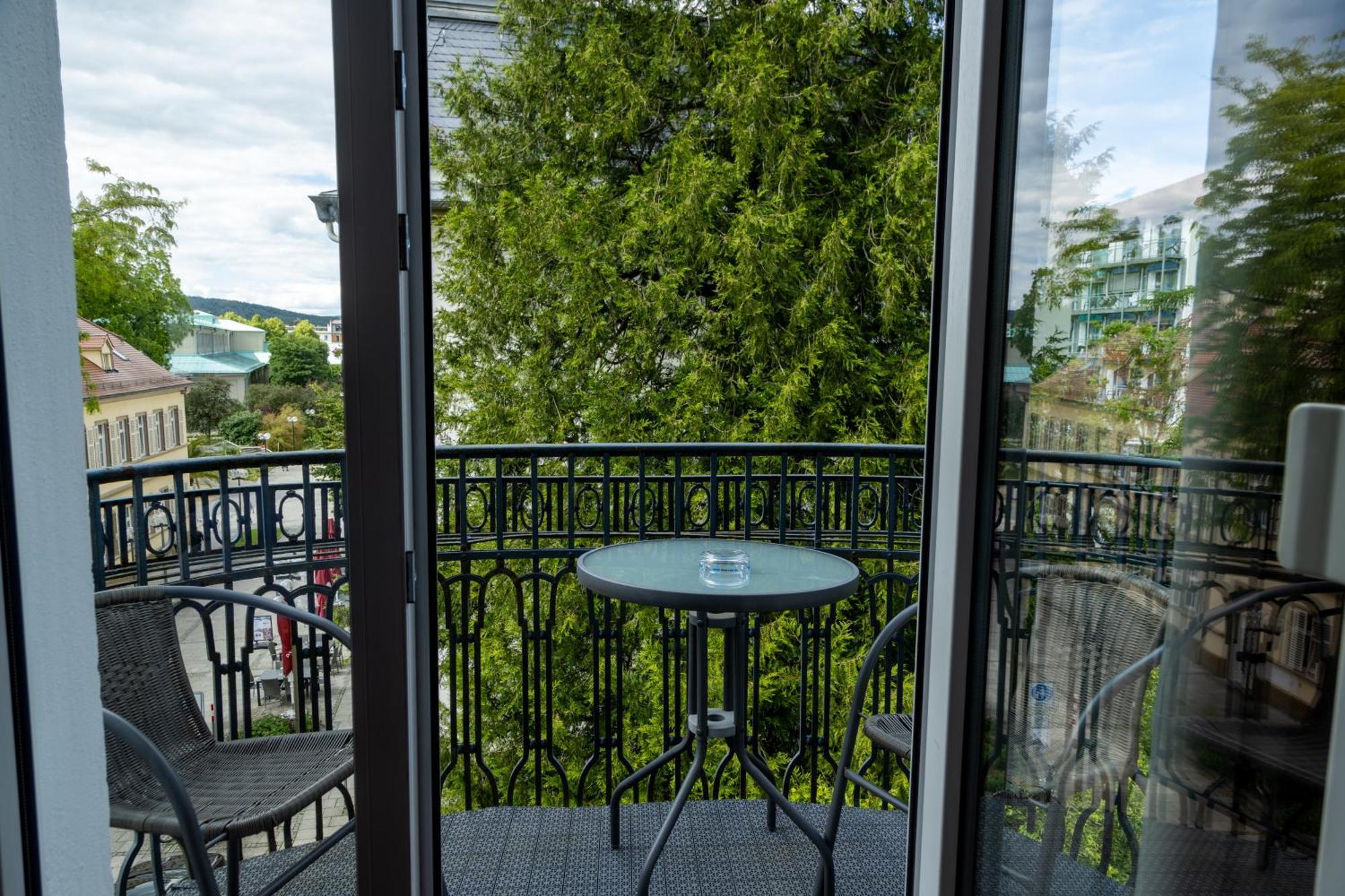 Hotel Weisses Haus Бад Кисинген Екстериор снимка