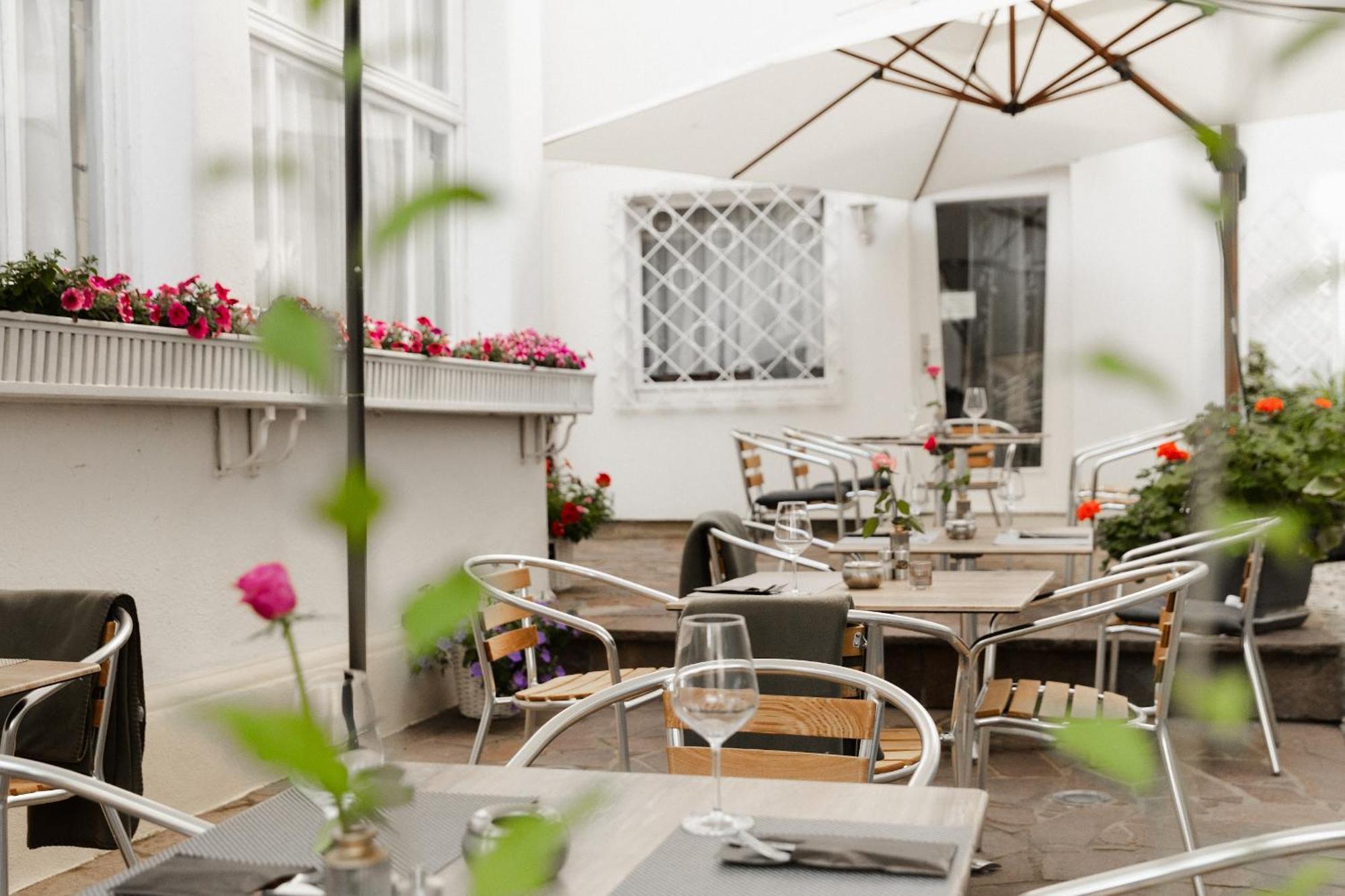 Hotel Weisses Haus Бад Кисинген Екстериор снимка