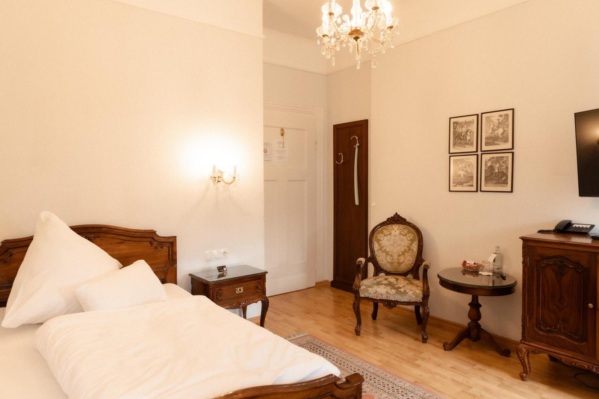 Hotel Weisses Haus Бад Кисинген Екстериор снимка