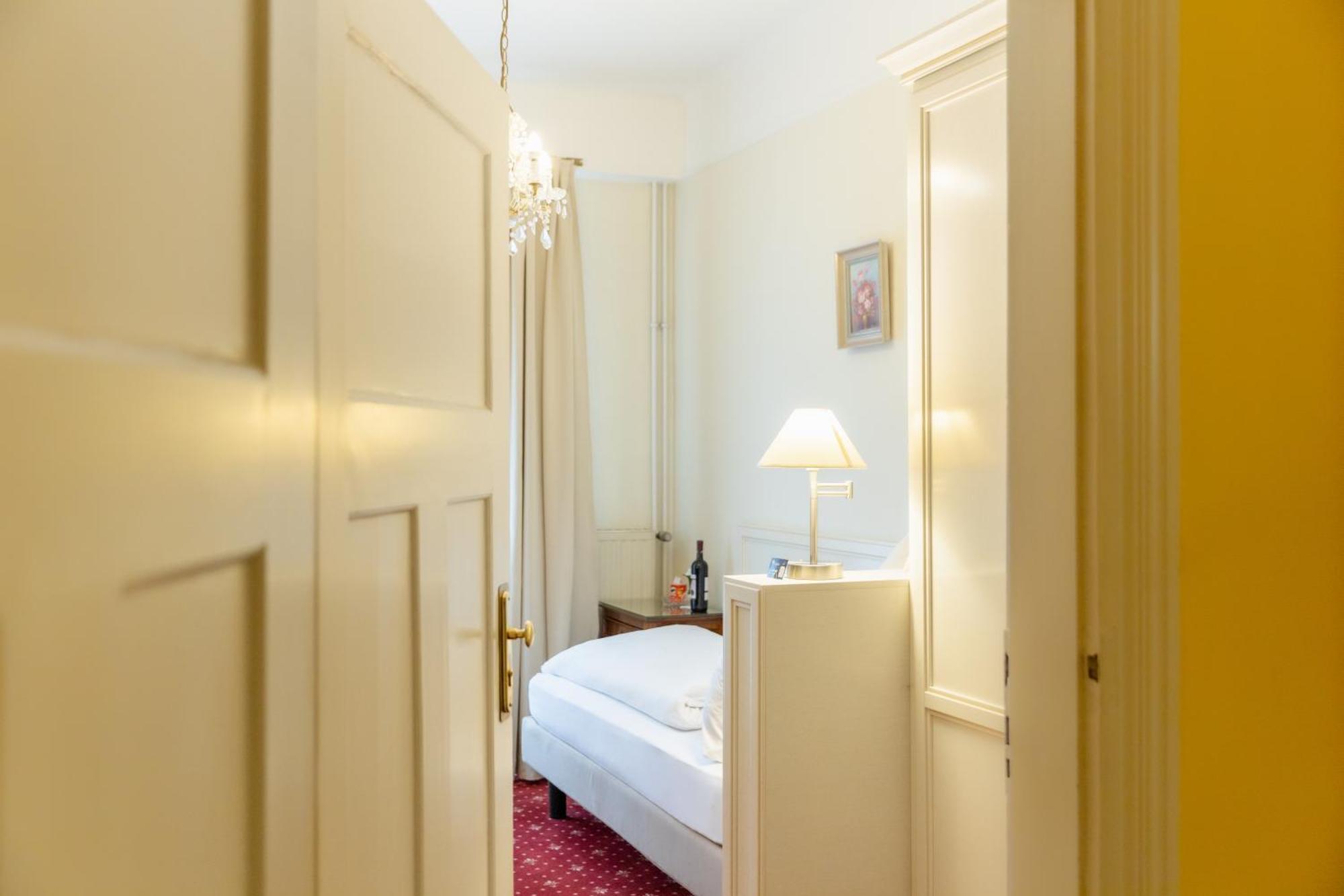 Hotel Weisses Haus Бад Кисинген Екстериор снимка